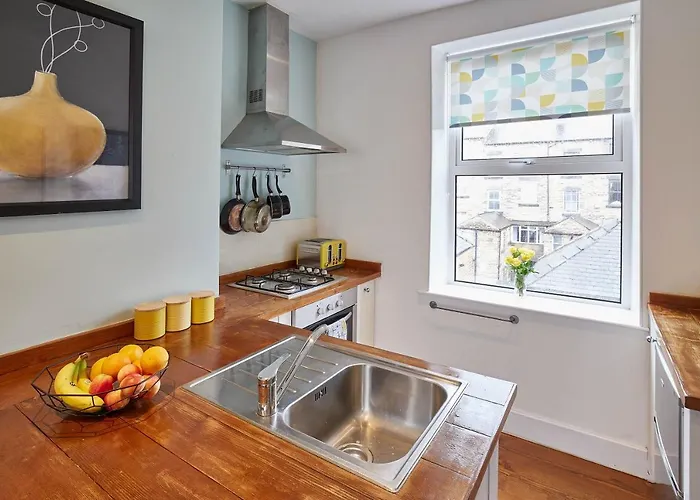 The Granville - Delightful 2-Bed Victorian Apartment