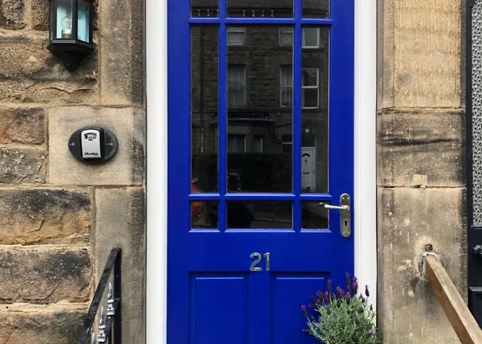 The Granville - Delightful 2-Bed Victorian Apartment